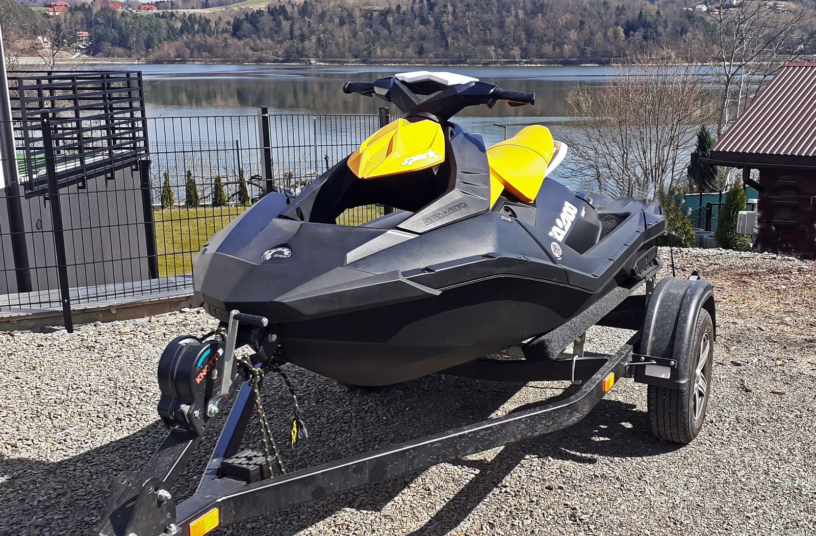 skuter wodny wynajem jezioro rożnowskie